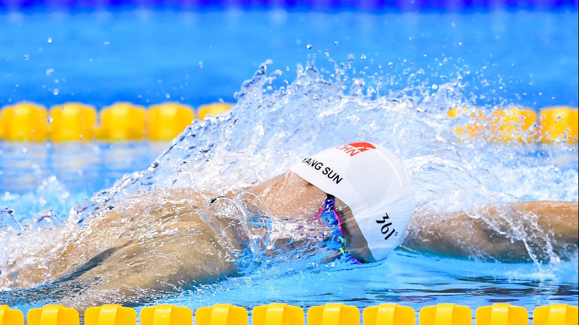 吉林队血拼魔术，恩比德成为全场焦点