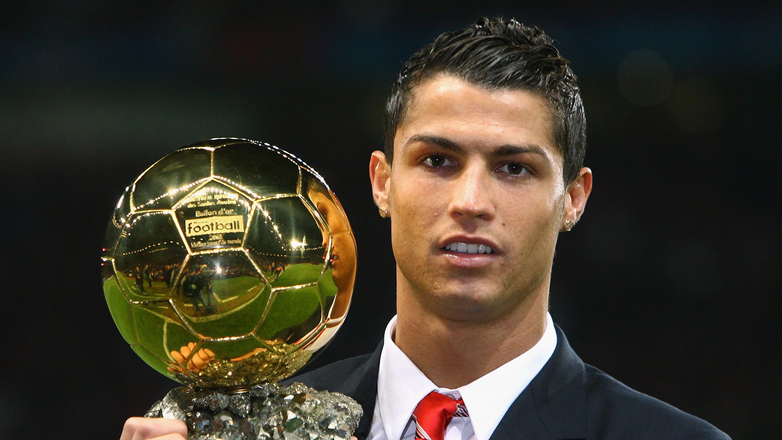 萨卡数据全面爆炸！威尔士奇迹夜，拜仁防线被他一人撕碎